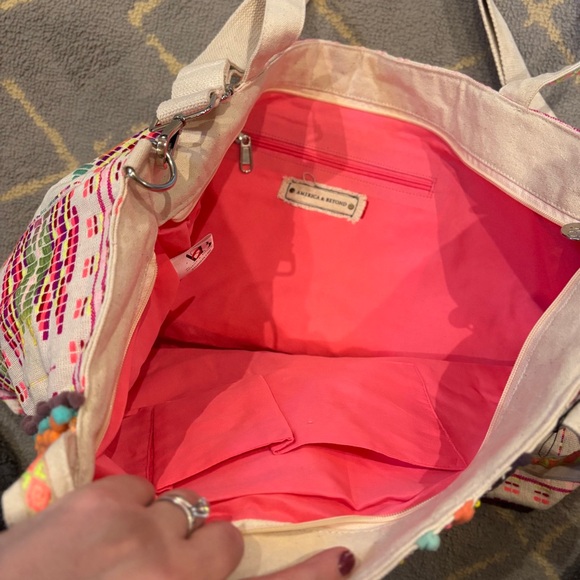 🆕 America & Beyond Embellished Tote Bag - Picture 8 of 9